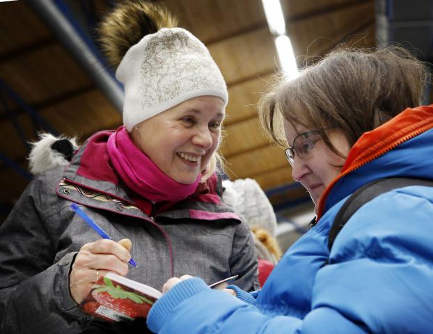 Jindra Janoušková během odpoledne rozdala i řadu autogramů. Foto Michal Klíma