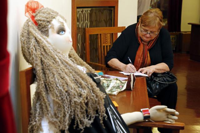 Členka odborné poroty Jana Paterová při svém hodnocení představení. Foto Michal Klíma 