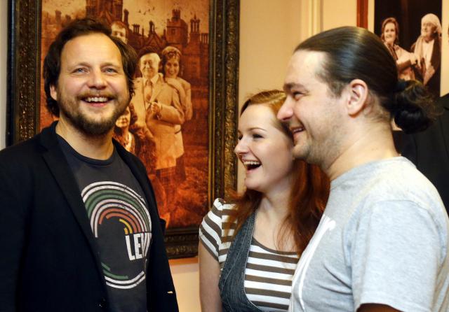 Ostravský herec Josef Kaluža s pardubickými Janou Ondruškovou a Ladislavem Špinerem. Foto Michal Klíma
