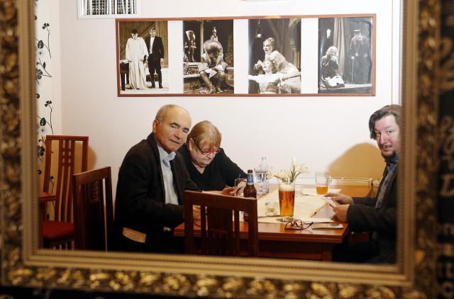 Hodnotící odborná porota po představení - Jaromír Janeček, Jana Paterová a Miroslav Ondra. Foto Michal Klíma