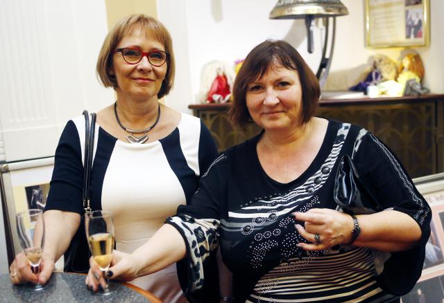 Romana Chvalová ani zastupitelka města Ludmila Ministrová ještě nevynechaly žádné festivalové představení. Foto Michal Klíma